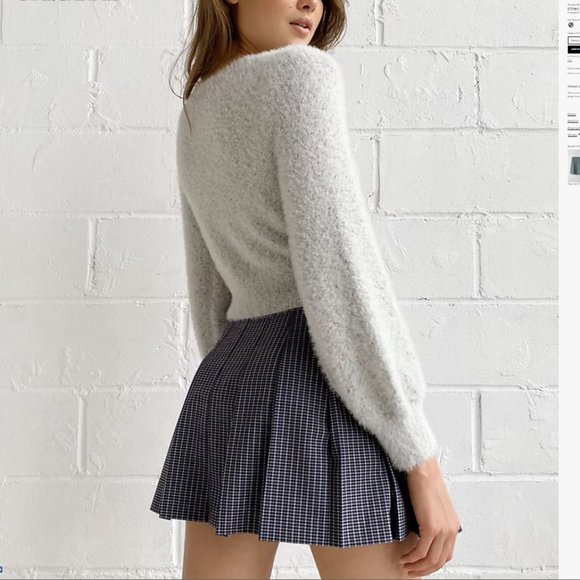 Aritzia Sunday Best Black Cozy Fuzzy Knit Fall/Winter/Spring Kitten Crop Sweater - Picture 4 of 13